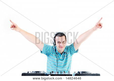 mladý dj muž se sluchátky a kompaktní disk dj zařízení
