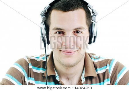 mladý dj muž se sluchátky a kompaktní disk dj zařízení