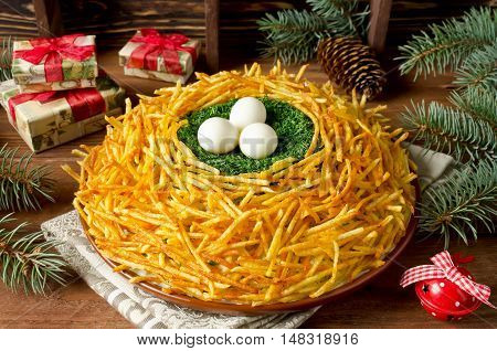 Salad "Nest grouse". Russian traditional salad. Vegetable salad with crispy potatoes