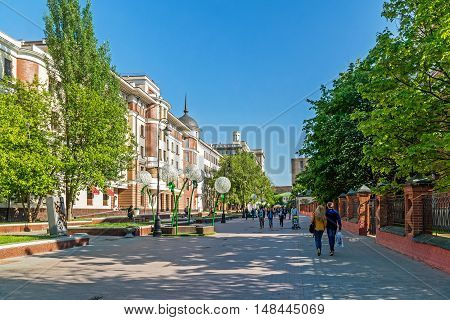 Moscow, Russia -May 14.2016. General view Lavroushinsky lane summer day