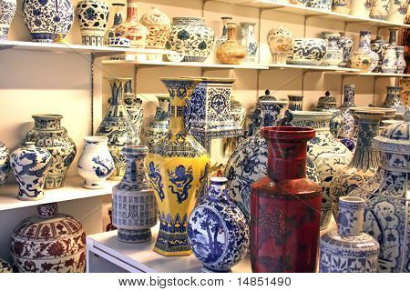 Chinois traditionnel fine figurines et vases décoratifs en porcelaine
