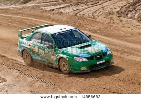 Rostov, Rusko - září 05: Uriy Volkov řídí auto Subaru Impreza během Rostov Velikiy Rusko