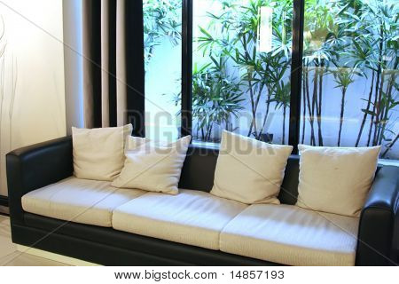 Sala de espera de la sala de estar con elegante diseño blanco y negro moderno