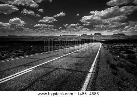 Hwy 163 Toward Monument Vally Forrest Gump Point Black And White