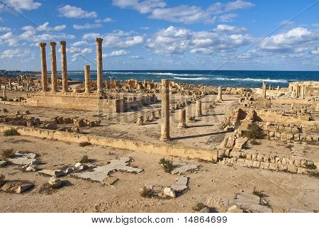 La città costiera di Sabratha, Libia