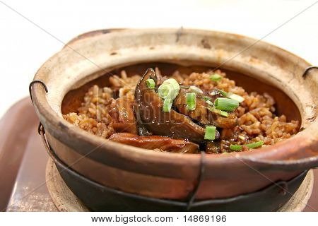 จานหมึกเอเชียและข้าว claypot
