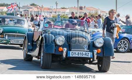 Parade Of Beautiful Old English Cars