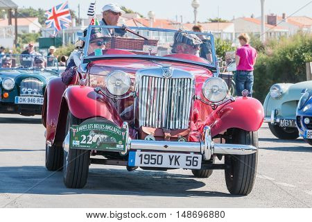 Parade Of Beautiful Old English Cars