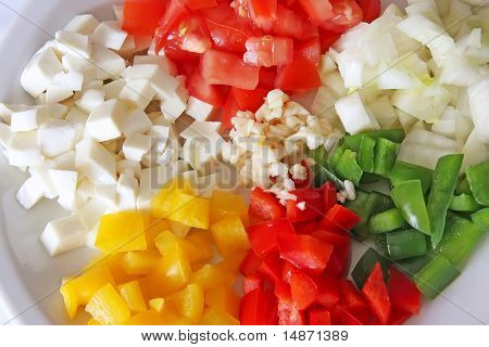 มะเขือเทศสับ capsicums, mozarella หัวหอม กระเทียม วัตถุดิบทำอาหารอิตาเลียน