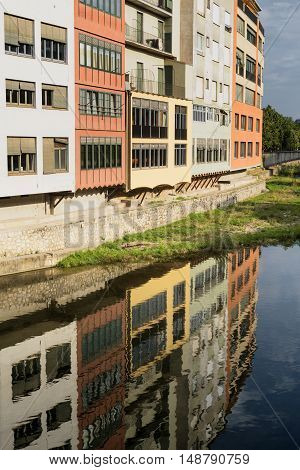 Girona (Gerona Catalunya Spain): old colorful houses along the Onyant river