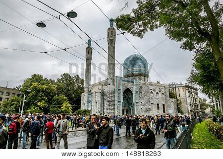 Saint-Petersburg.Russia.12 Sep 2016.Muslims celebrate Eid al-Fitr near the Central mosque in St. Petersburg .