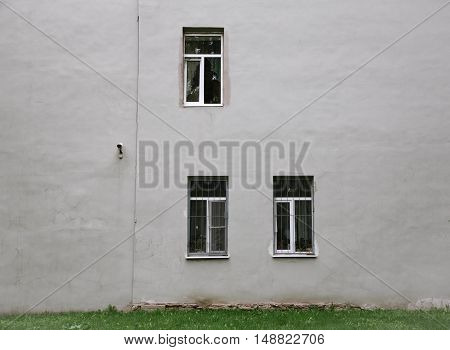 gray wall with three windows and gtass line