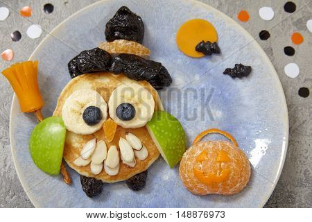 Owl pancake for kids breakfast on Halloween