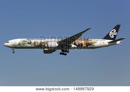 Air New Zealand Boeing 777-300Er Hobbit Airplane