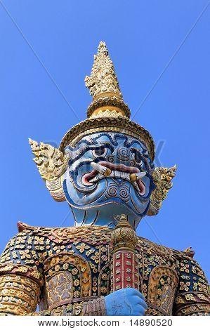 Hoedster van de tempel Wat Phra Kaeo, bangkok, Thailand.