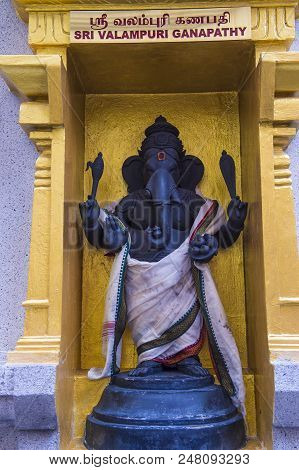 Singapore - Feb 24 : Statue In Sri Veeramakaliamman Temple In Little India, Singapore On February 24
