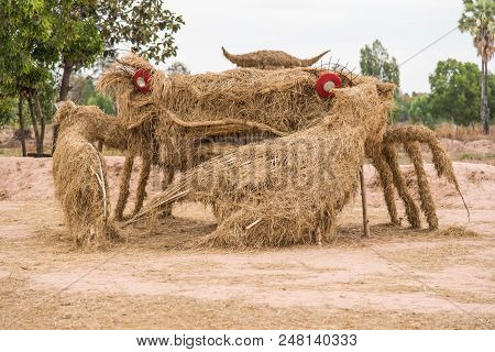 Nadun,maha Sarakham,thailand  - March 9, 2018: Show Idea Straw Puppet Festival In Nadun,maha Sarakha