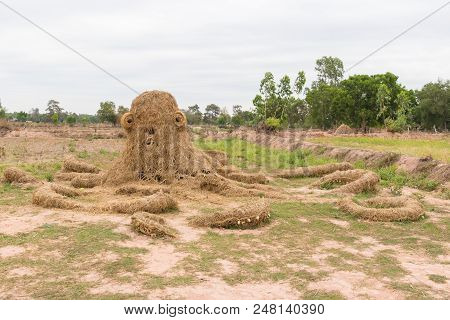 Nadun,maha Sarakham,thailand  - March 9, 2018: Show Idea Straw Puppet Festival In Nadun,maha Sarakha