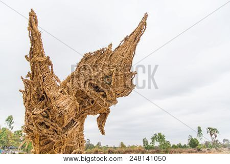 Nadun,maha Sarakham,thailand  - March 9, 2018: Show Idea Straw Puppet Festival In Nadun,maha Sarakha