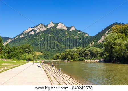 Sromowce Nizne, Poland - August 8, 2016. Beautiful Mountain Landscape Of The Pieniny National Park. 