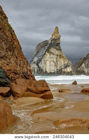 Praia Da Ursa Beach, Sharp Rock Peaks