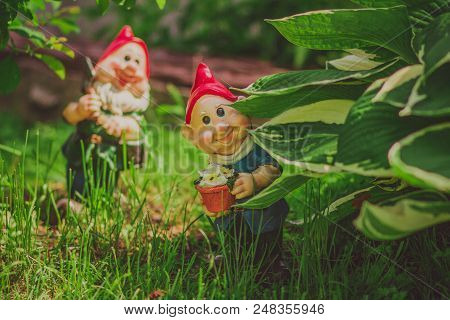 Cute Little Gnome Garden Model, Summer Decorative Statue, Outdoor Sculpture, Fantasy Figure In Grass