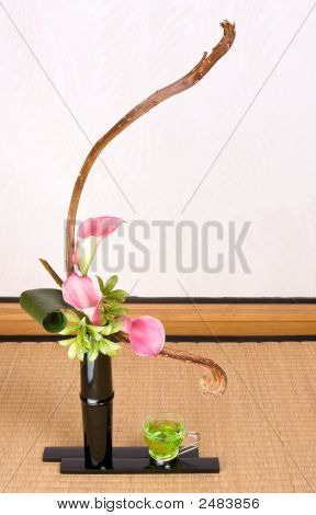 Grüner Tee und ikebana