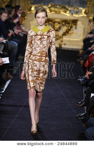 Aquilano Rimondi - pas startowy - kolekcja jesień/zima 2011 - Milan Fashion Week