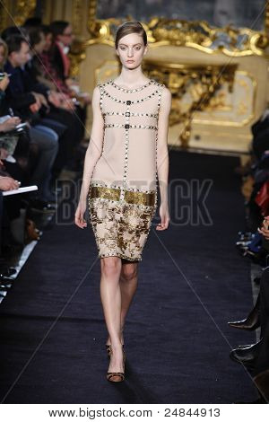 Aquilano Rimondi - pas startowy - kolekcja jesień/zima 2011 - Milan Fashion Week