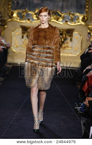 Aquilano Rimondi - pas startowy - kolekcja jesień/zima 2011 - Milan Fashion Week