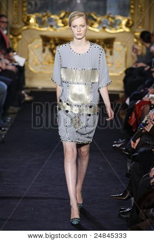 Aquilano Rimondi - pas startowy - kolekcja jesień/zima 2011 - Milan Fashion Week