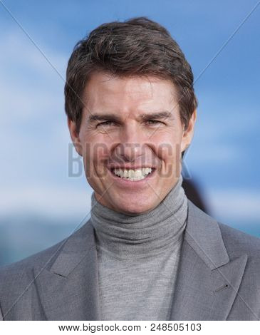 LOS ANGELES - APR 10:  Tom Cruise arrives to the 