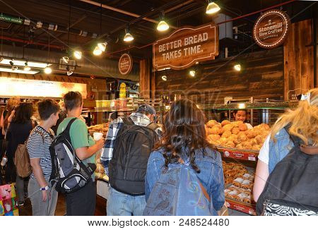 Toronto, On / Canada - May 26, 2018: Shoppers Stop At The Stonemill Bakehouse Inside The St. Lawrenc