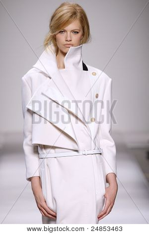 Gianfranco Ferre ฤดูใบไม้ร่วง/ฤดูหนาว 2011 คอลเลกชัน - มิลาน