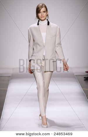 Gianfranco Ferre ฤดูใบไม้ร่วง/ฤดูหนาว 2011 คอลเลกชัน - มิลาน