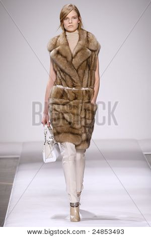 Gianfranco Ferre ฤดูใบไม้ร่วง/ฤดูหนาว 2011 คอลเลกชัน - มิลาน