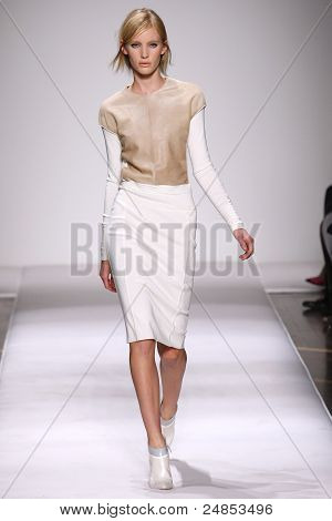 Gianfranco Ferre ฤดูใบไม้ร่วง/ฤดูหนาว 2011 คอลเลกชัน - มิลาน