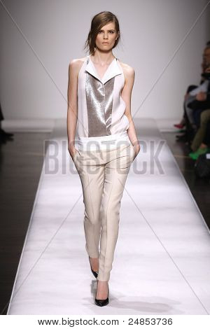 Gianfranco Ferre ฤดูใบไม้ร่วง/ฤดูหนาว 2011 คอลเลกชัน - มิลาน