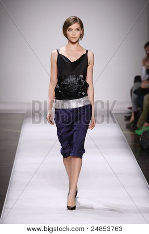 Gianfranco Ferre ฤดูใบไม้ร่วง/ฤดูหนาว 2011 คอลเลกชัน - มิลาน