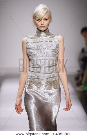 Gianfranco Ferre ฤดูใบไม้ร่วง/ฤดูหนาว 2011 คอลเลกชัน - มิลาน