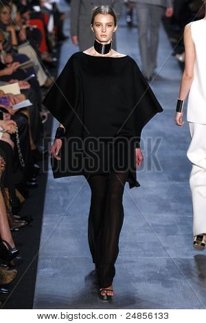 Michael Kors - pista - coleção de Outono/Inverno 2011 - semana de moda de Nova York