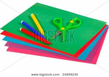 Marcatori di carta colorata e forbici per la creatività