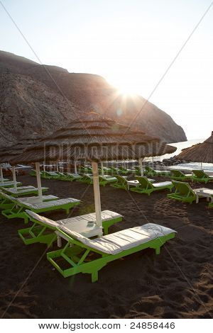 Lehátka v Perissa, Santorini, Řecko
