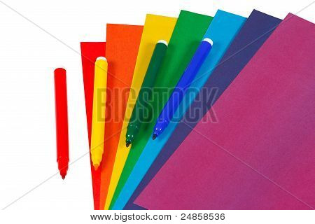 Carta colorata e marcatori per la creatività
