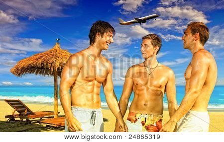 Image composite des hommes sur la plage - notion de ravel de l'été