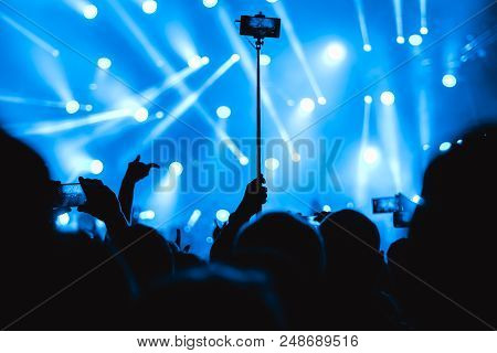 People Shoot On The Phone Rock Concert