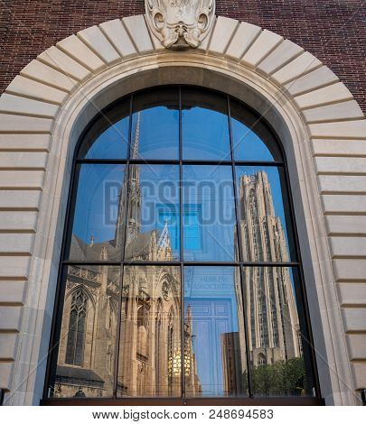 Pittsburgh, Pa - 4 July 2018: Reflection Of Cathedral Of Learning And Heinz Chapel In Pittsburgh Pa