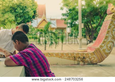 Students Try To Drawing Thai Motifs From Thai Architecture In Th