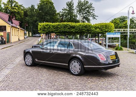 Rathenow Germany August 17, 2014: Bentley Mulsanne And Continental Gt During Test Drive