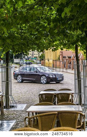 Rathenow Germany August 17, 2014: Bentley Mulsanne And Continental Gt During Test Drive